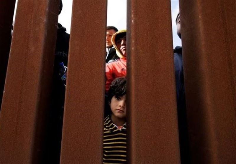 مواجهه با مهاجران در مرز مکزیک با آمریکا تشدید می‌شود