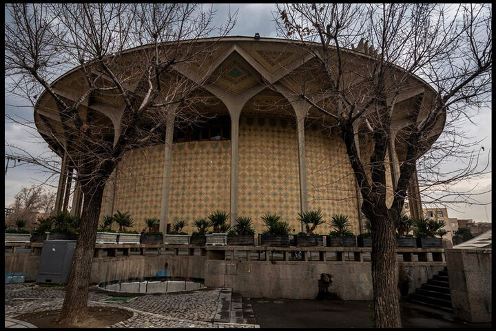 تماشاگران در ورودی را پیدا نمی کنند! ؛ بلیت سوزی در تئاتر شهر!